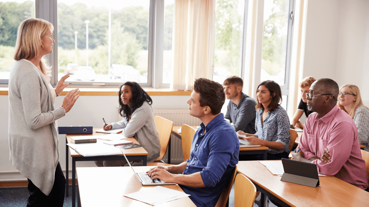 Angebote und Schulungen für Berufsbildende und Lernende